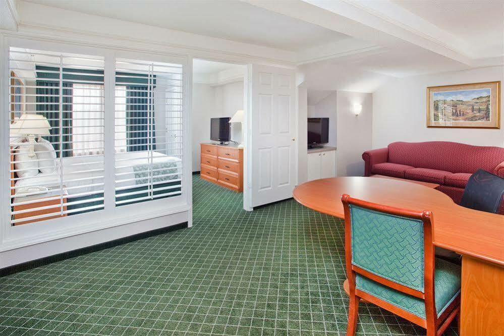 La Quinta By Wyndham Raleigh Durham Intl Ap Hotel Morrisville Exterior photo